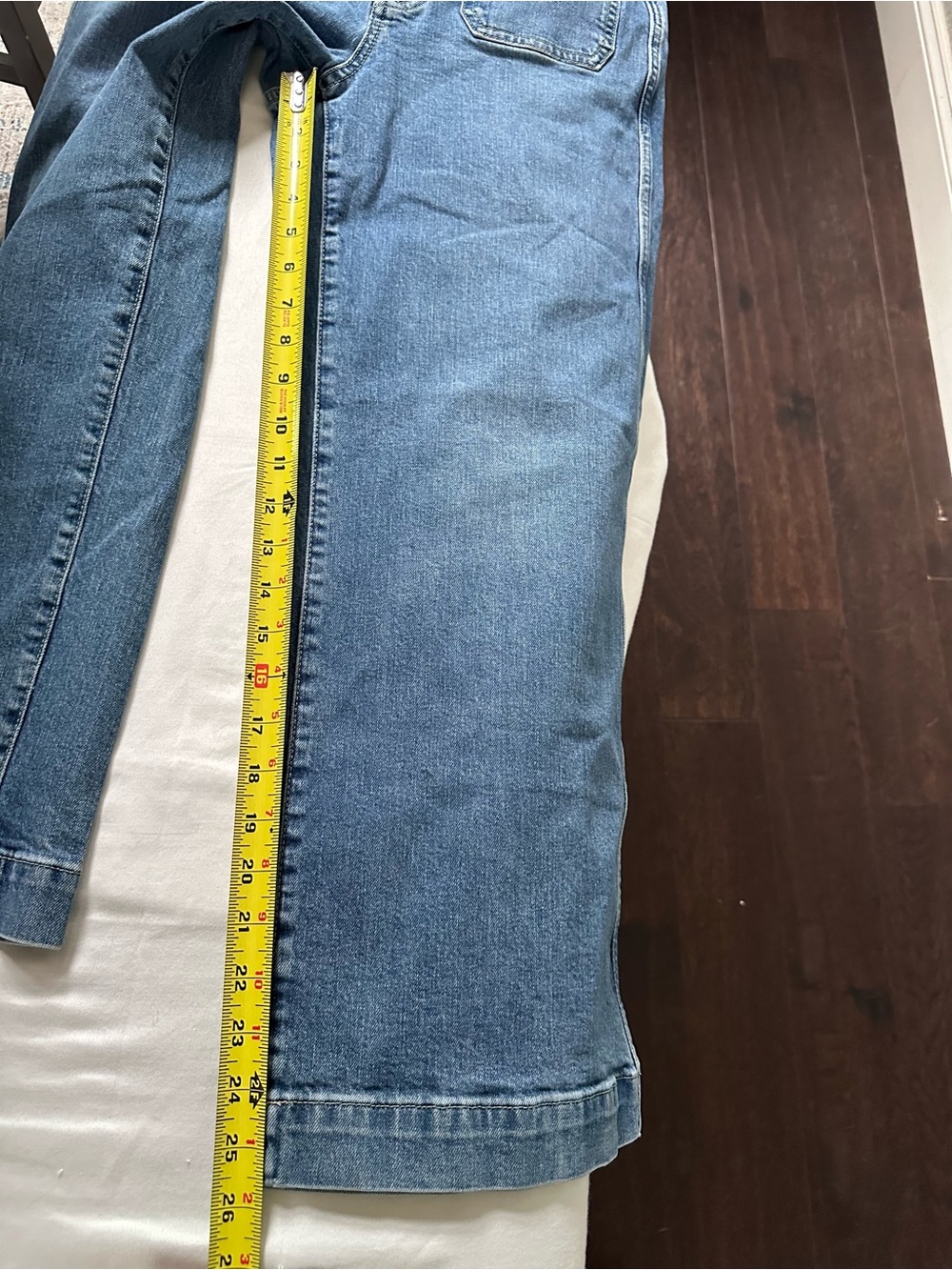 GAP High Rise Wide Leg Crop Jeans Patch Pocket Light Wash Women’s 6/28R - Picture 10 of 11
